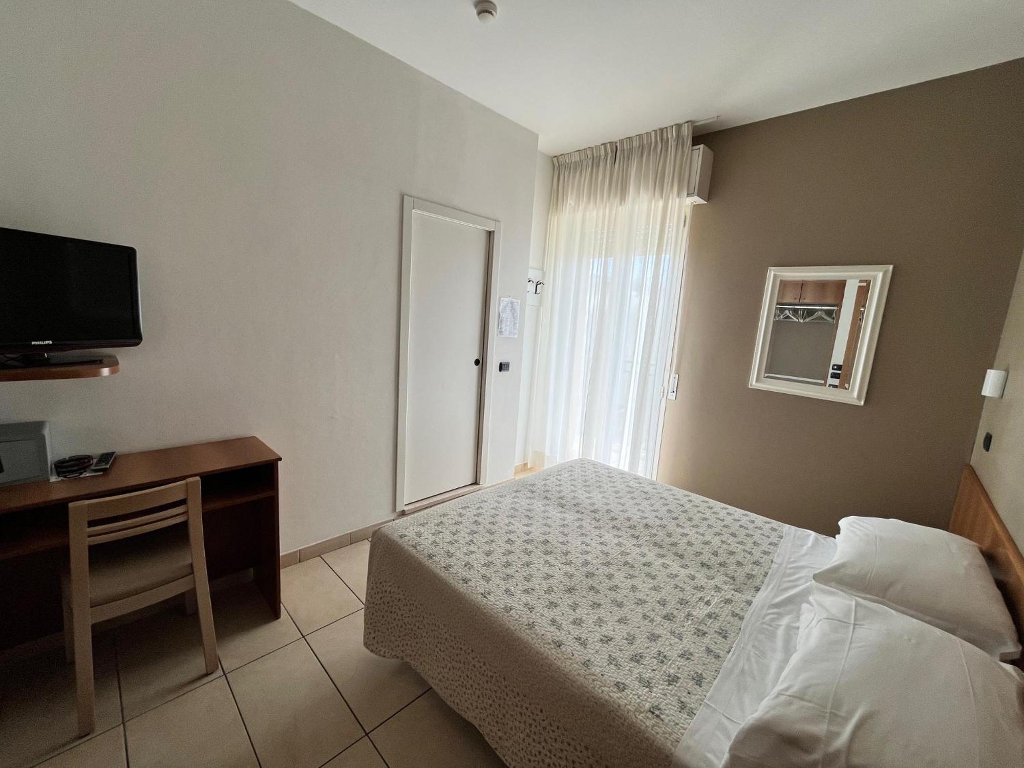 Hotel Berenice Rimini Ngoại thất bức ảnh