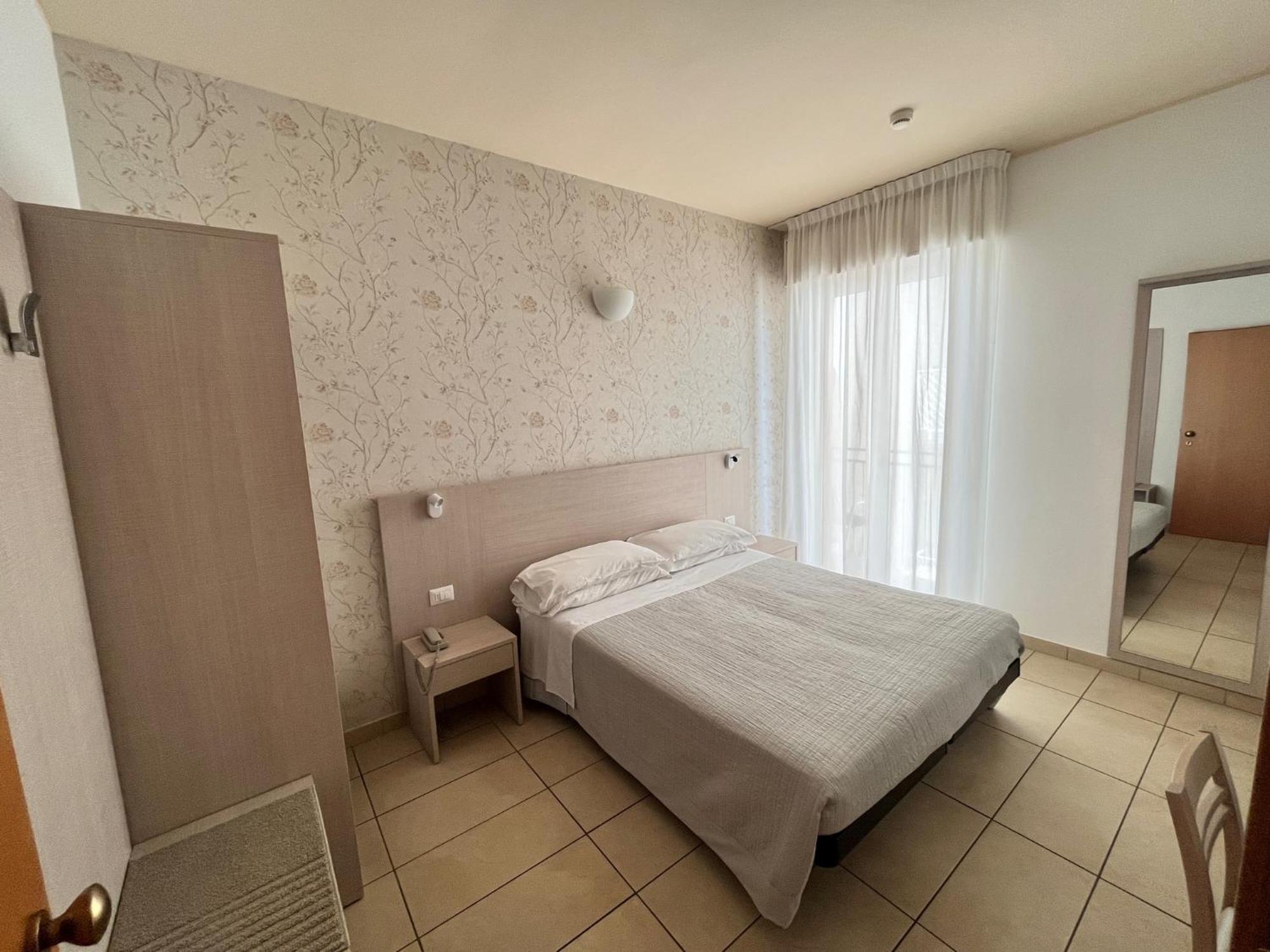 Hotel Berenice Rimini Ngoại thất bức ảnh