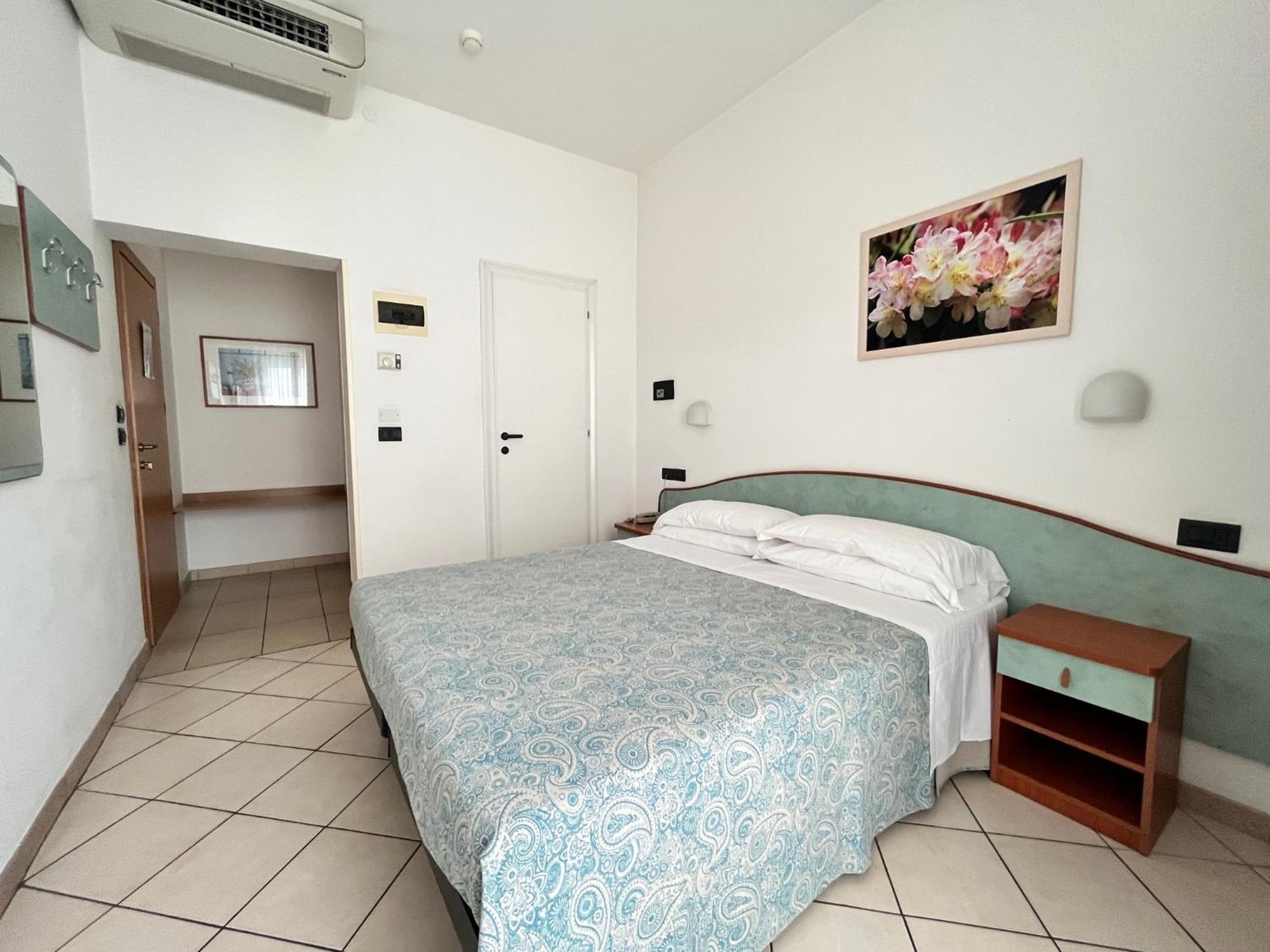 Hotel Berenice Rimini Ngoại thất bức ảnh