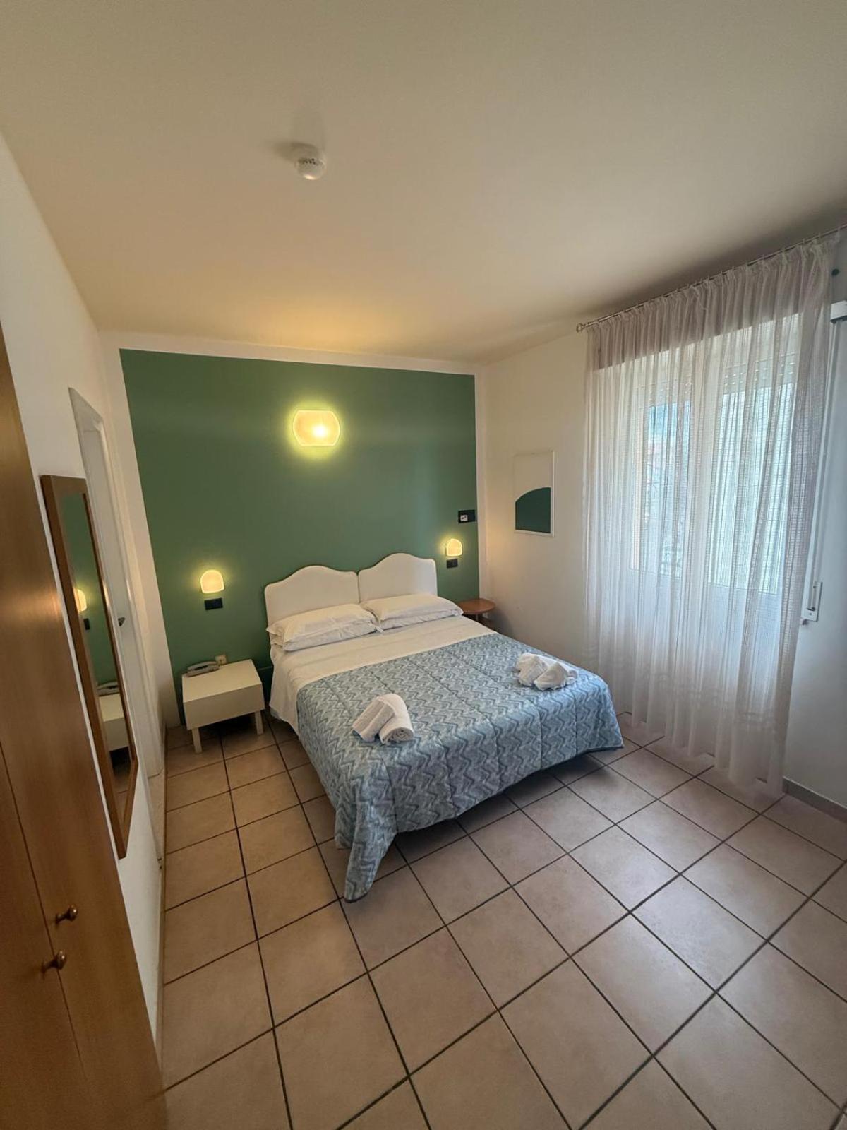 Hotel Berenice Rimini Ngoại thất bức ảnh