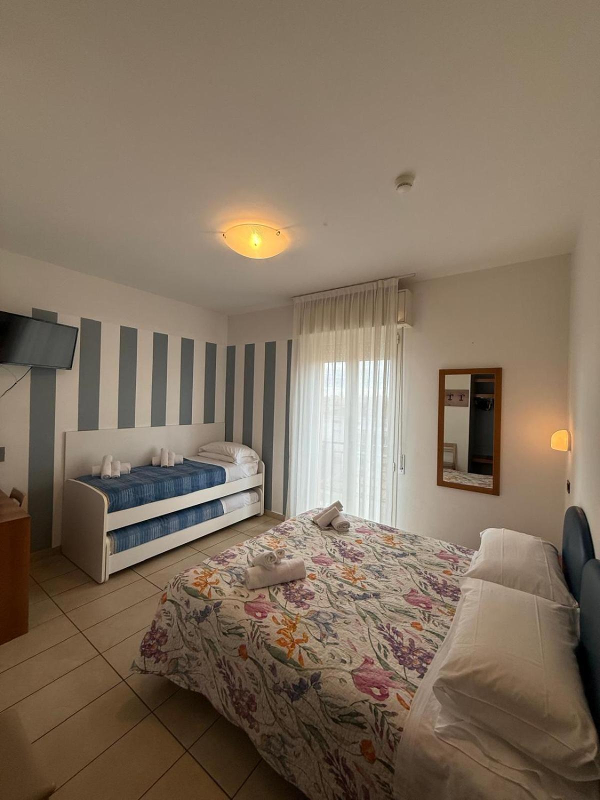 Hotel Berenice Rimini Ngoại thất bức ảnh