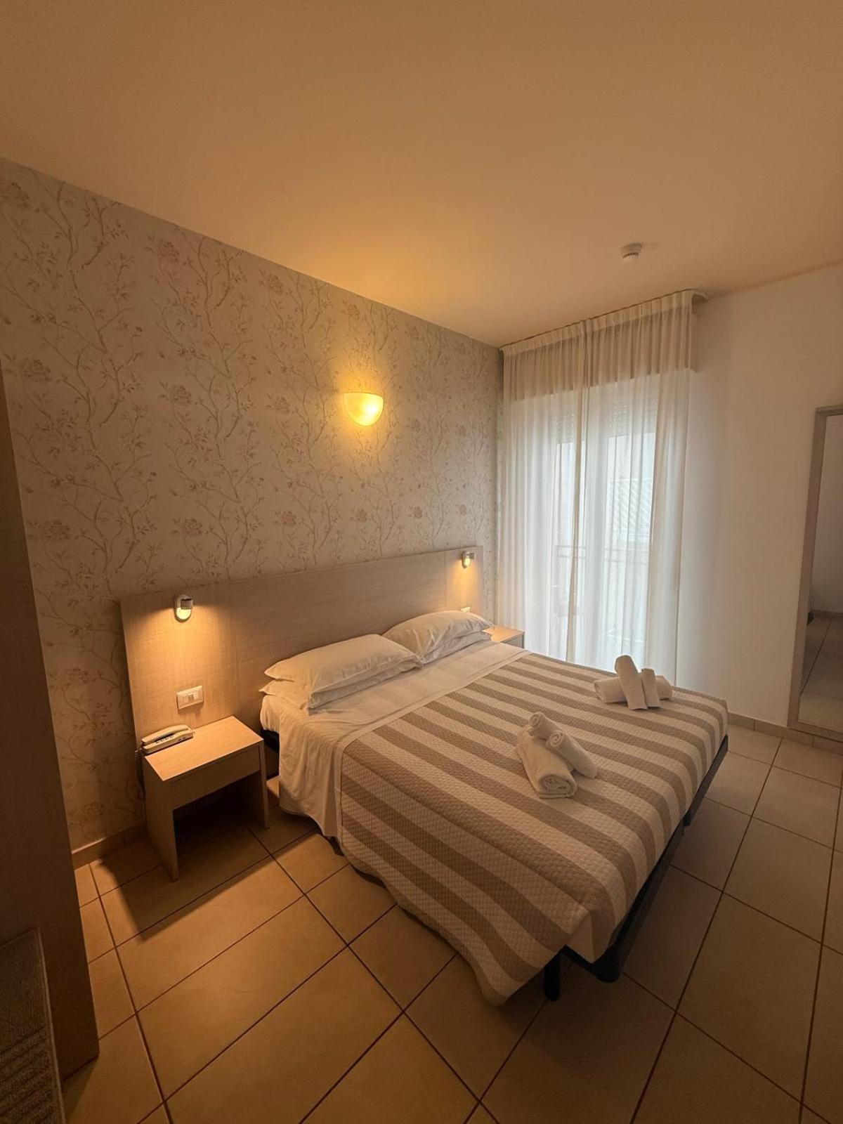 Hotel Berenice Rimini Ngoại thất bức ảnh