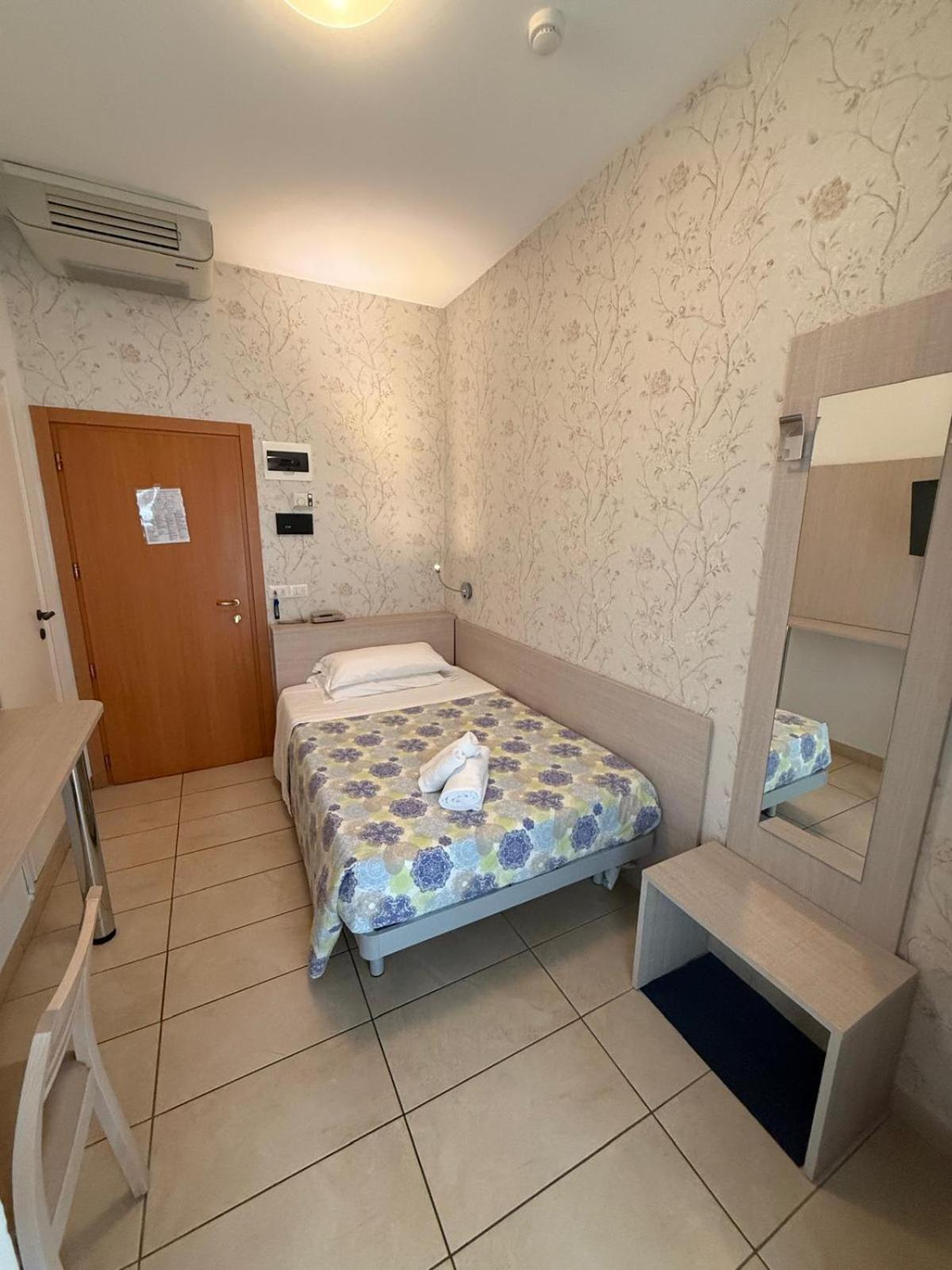 Hotel Berenice Rimini Ngoại thất bức ảnh