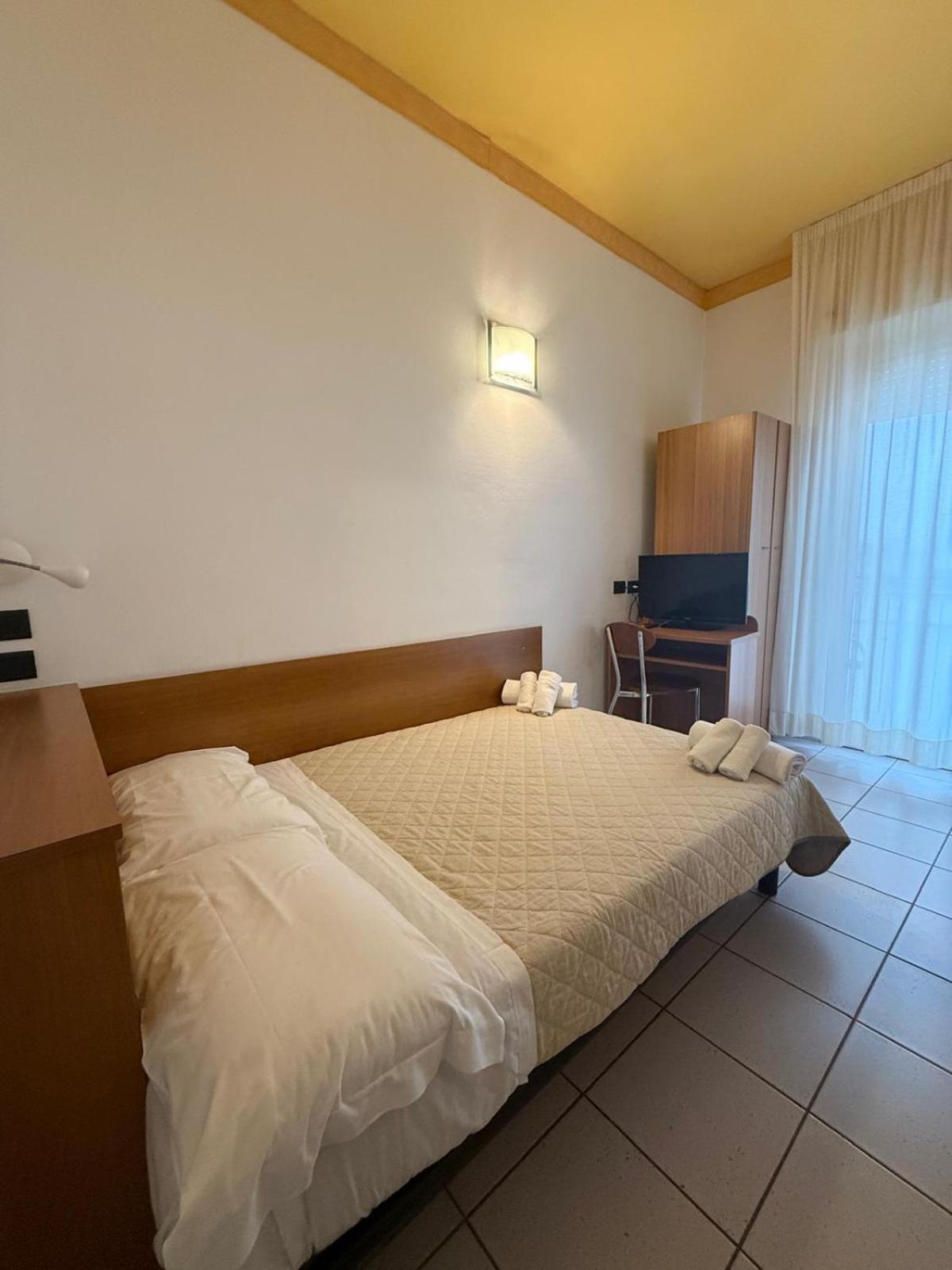 Hotel Berenice Rimini Ngoại thất bức ảnh